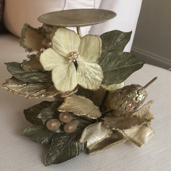 DECORATIVE GOLD FLORAL CANDLEHOLDER - Picture 2 of 7